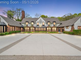 1583 Clarendon Rd, Bloomfield Hills, MI 48302
