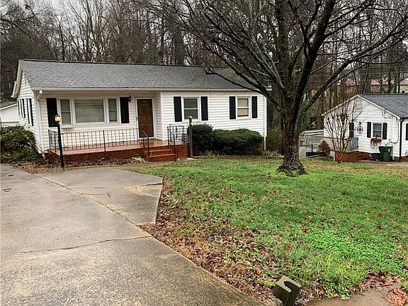 4th image of 704 Stowe Dr