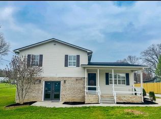 724 W 3rd Ave, Oneida, TN 37841