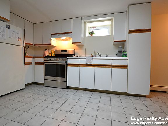 3rd image of 43 Hobart St #B