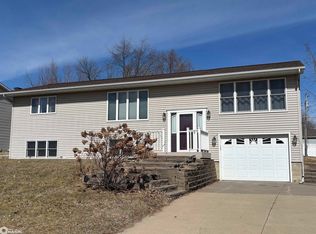 905 E 7th St, Tama, IA 52339