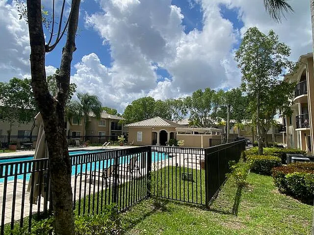 1700 S Crestwood Ct S #S-1708 — Photo 2