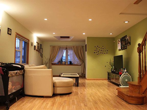 4th image of 3224 203rd St