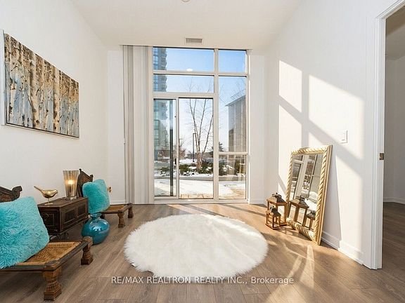 3rd image of 36 Manor Rd E #101