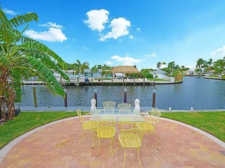3 bed, 2.0 bath, 1492 sqft, $4,500 — Photo 3