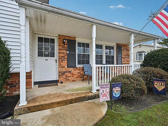 4th image of 170 Scottfield Dr