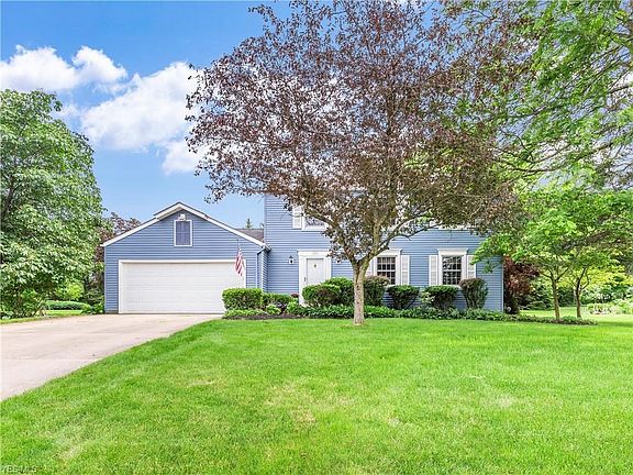 3rd image of 1504 Carriage Hill Dr