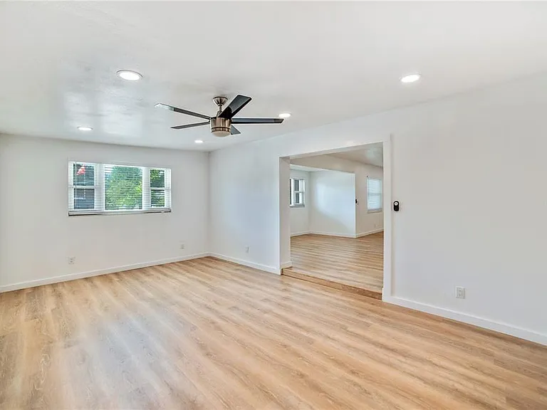 4413 W Rogers Ave — Photo 12