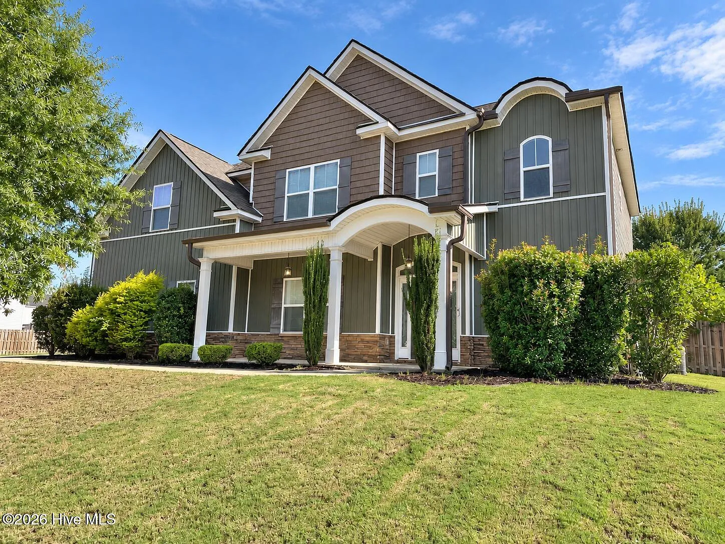 4 bed, 2.5 bath, 3200 sqft, $2,750 — Photo 2
