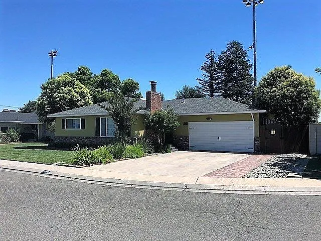 2204 Thomas St photo 1