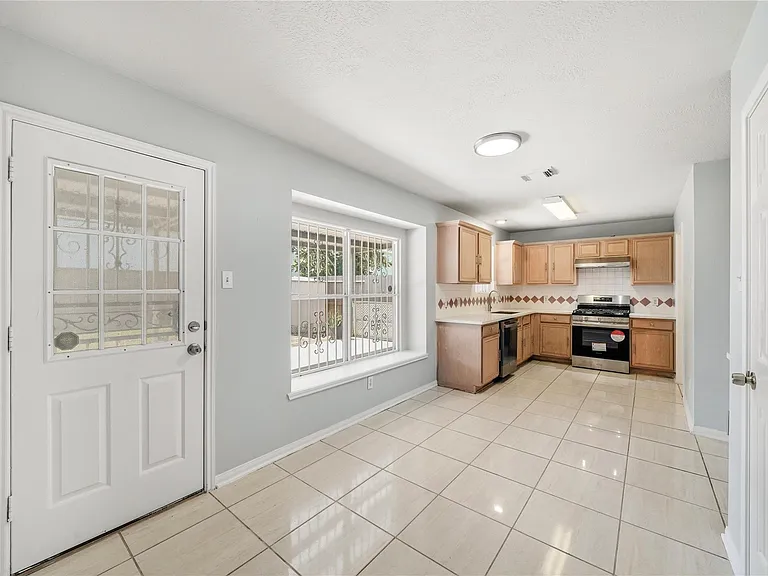 7027 Waveland Dr — Photo 10