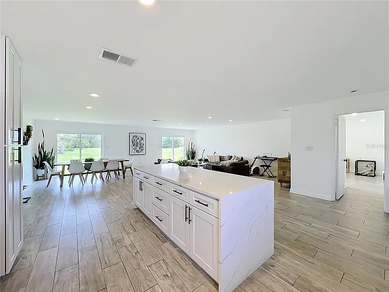 5501 Memorial Dr — Photo 16