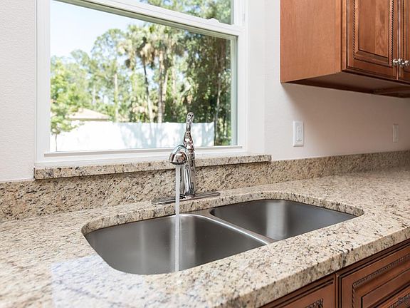 4th image of 16 Porter Ln