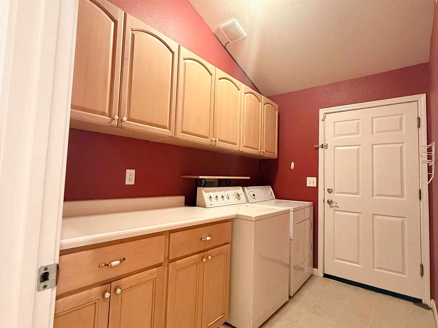 3 bed, 1300 sqft, $2,099 — Photo 4