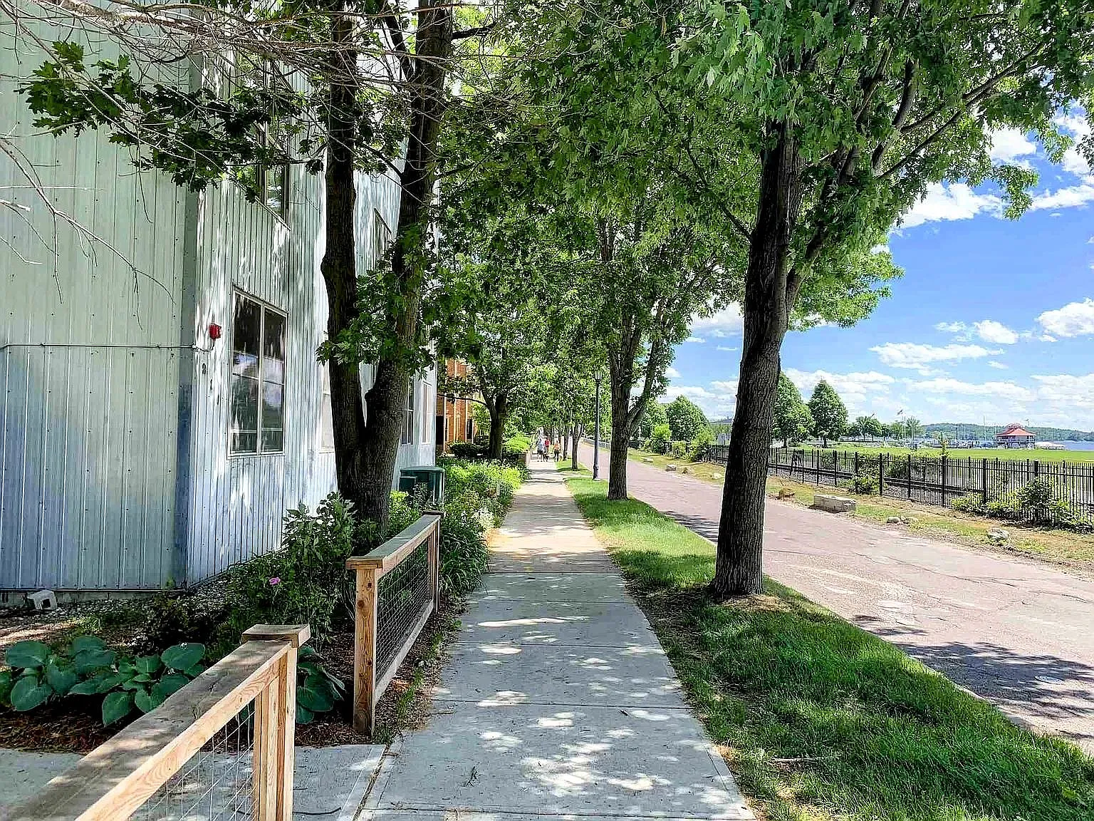 1 bed, 840 sqft, $2,400 — Photo 3