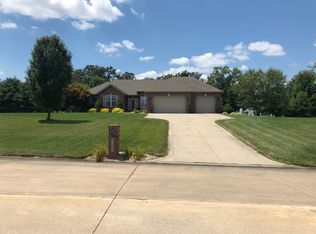 4221 Water Oak Ln, Smithton, IL 62285