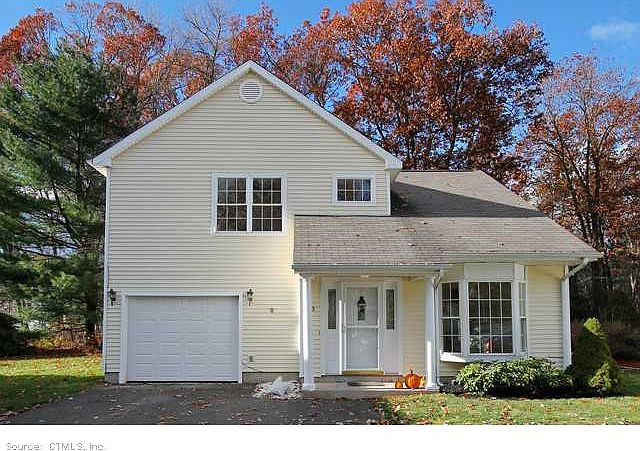 1st image of 15 Fitch Meadow Ln