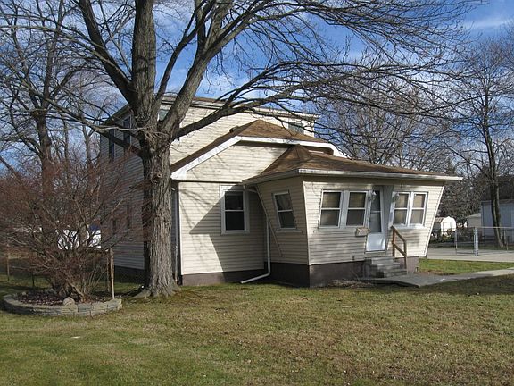 3rd image of 25056 Pennie St