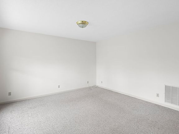 4th image of 140 Elkwood Ave #A