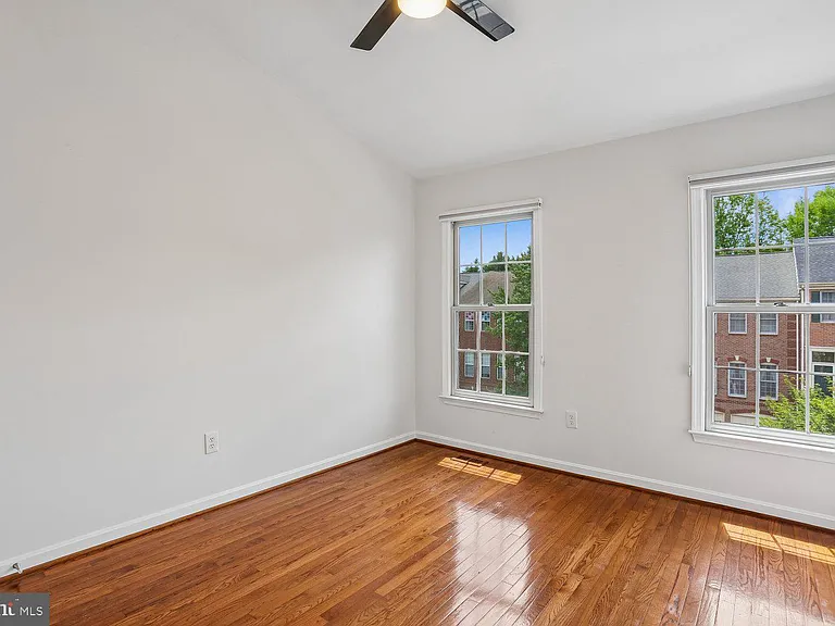 417 Winding Rose Dr — Photo 32