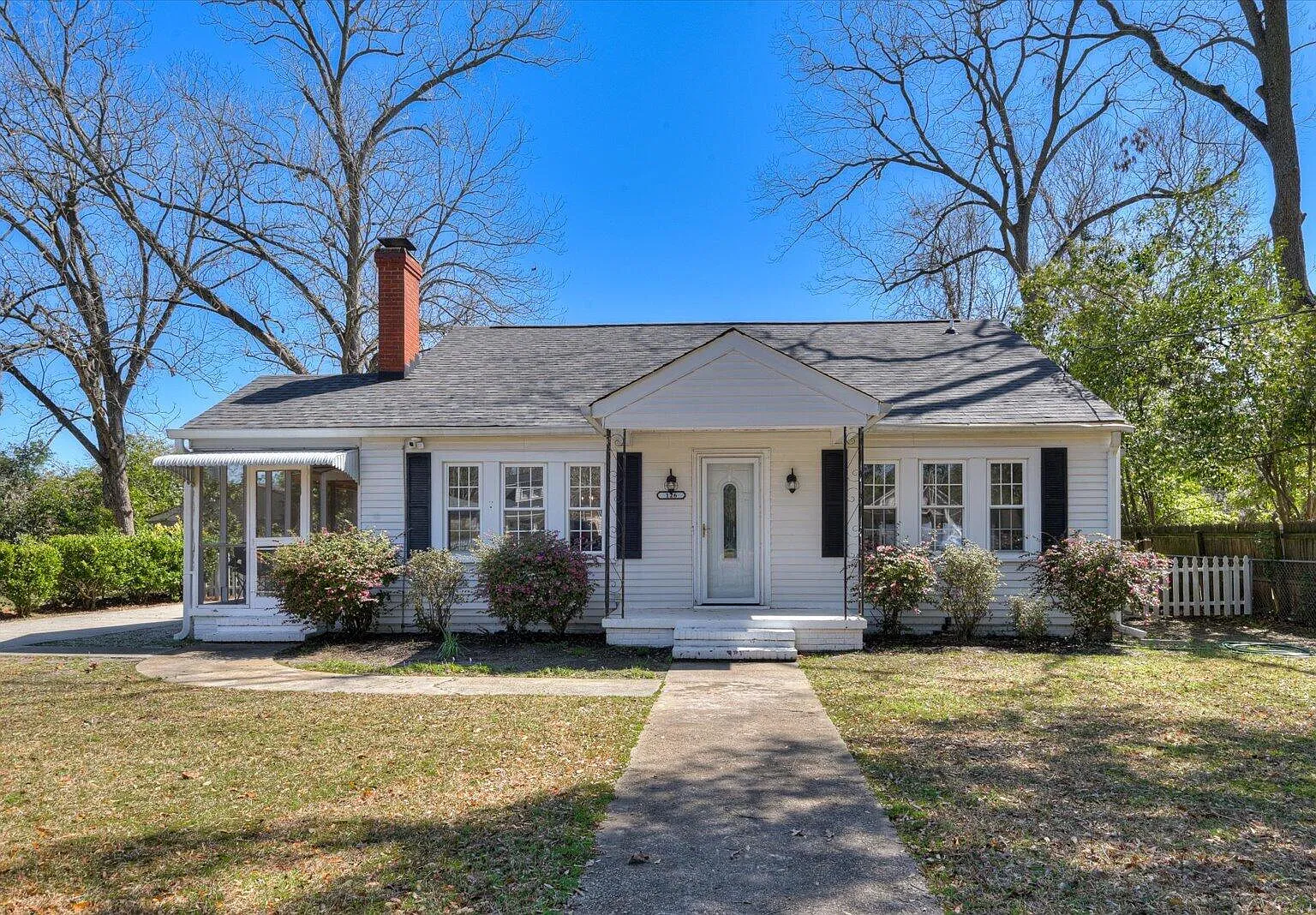 3 bed, 2.0 bath, 1830 sqft, $2,200 — Photo 1