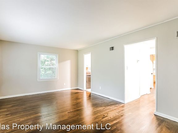 4th image of 1120 E 65th St