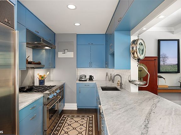 4th image of 940 Park Ave #2A
