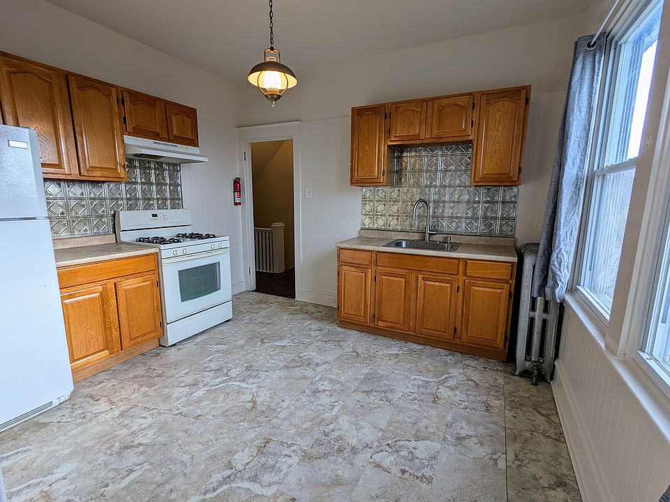 Spacious eat in kitchen