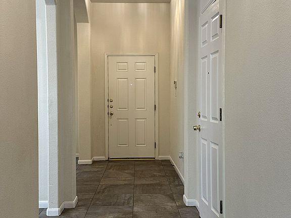 4th image of 722 Ranier Ln