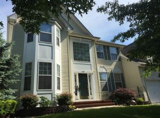 15 Winding Brook Way, Edison, NJ 08820