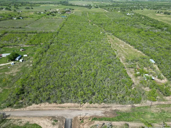 1265 DAIRY RD, Pleasanton, TX 78050