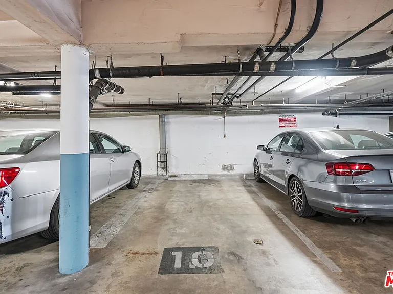425 S Kenmore Ave #111 — Photo 13