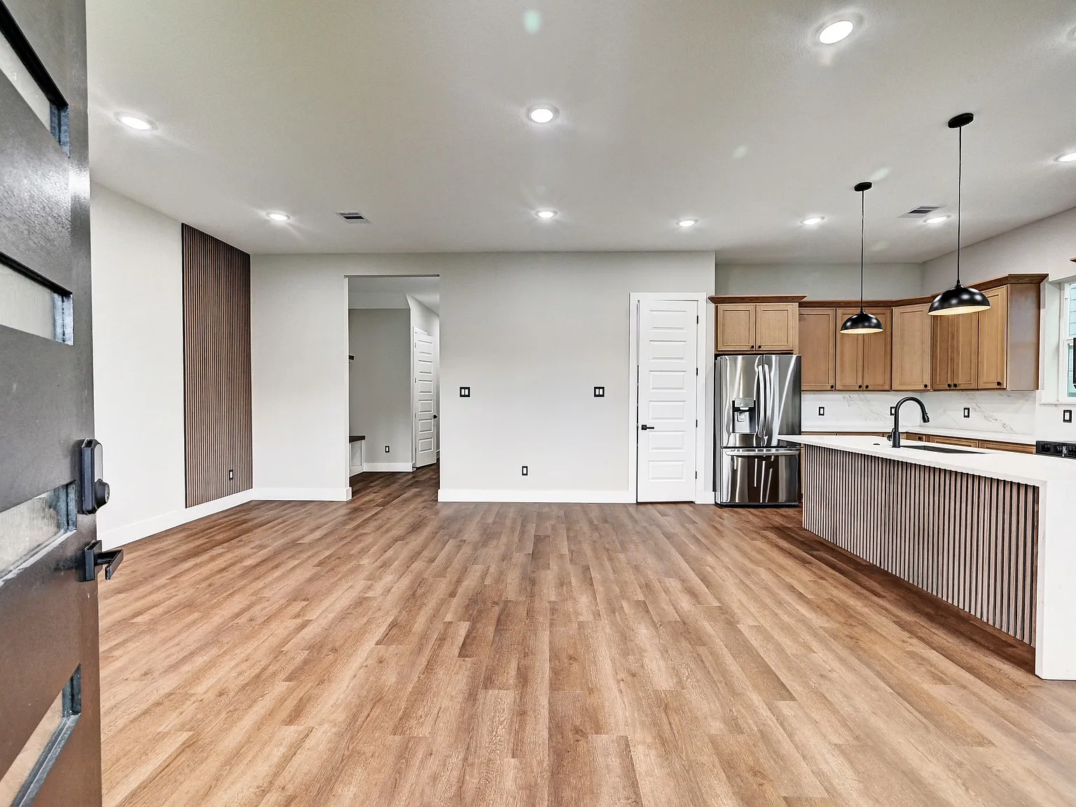 3 bed, 2150 sqft, $2,500 — Photo 4