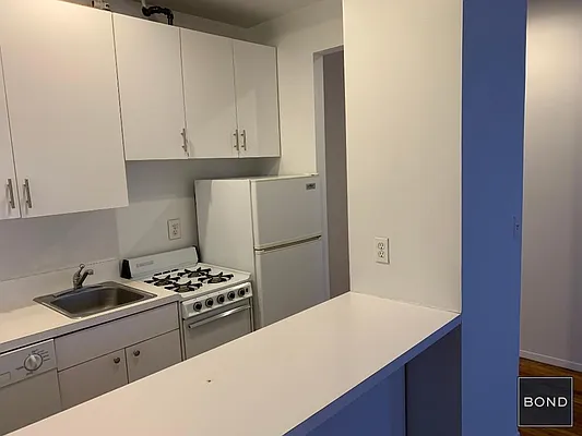 Rented by Bond New York | media 29