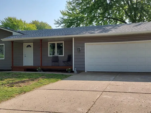 870 Country Club Dr, Akron, IA 51001