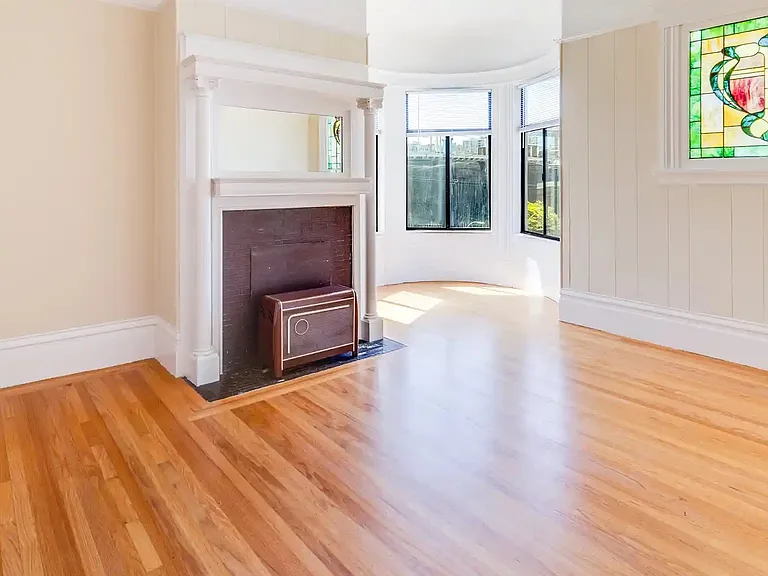 2104 Larkin St — Photo 6