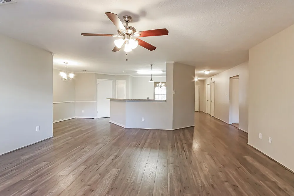 4 bed, 2.0 bath, 1948 sqft, $2,035 — Photo 4
