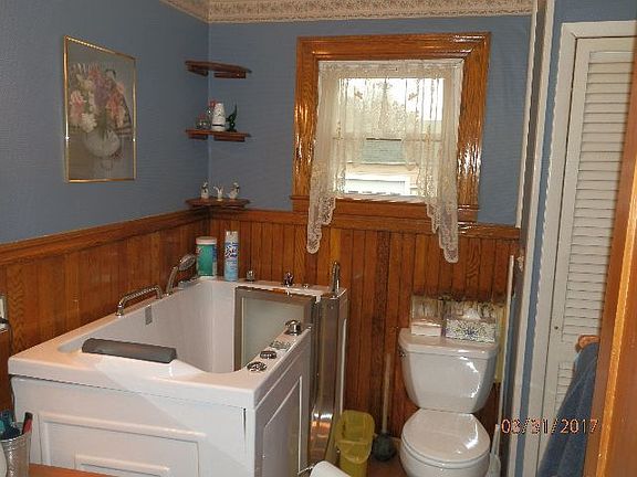 5th image of 28 Van Buren St