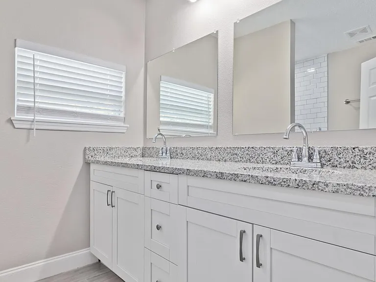 408 W Virginia Ave — Photo 14