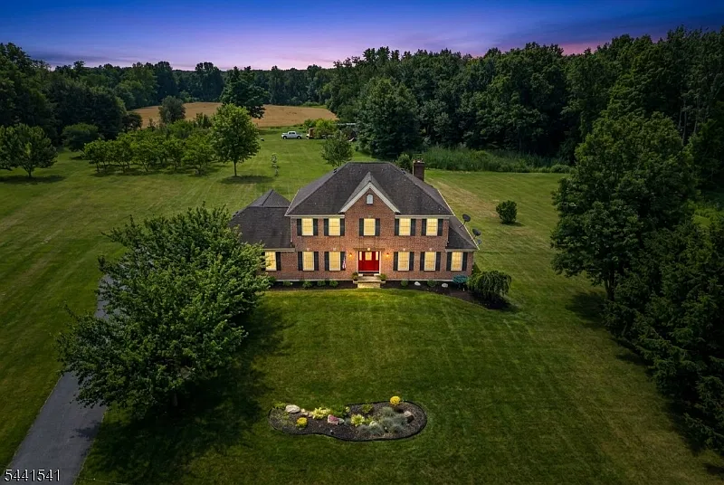 4 bed, 2.5 bath, $4,500 — Photo 3
