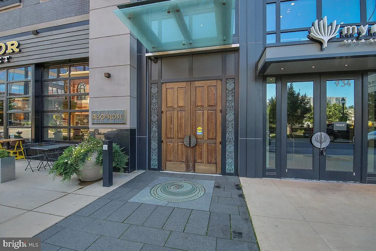 Building Photo - 930 Rose Ave #1808