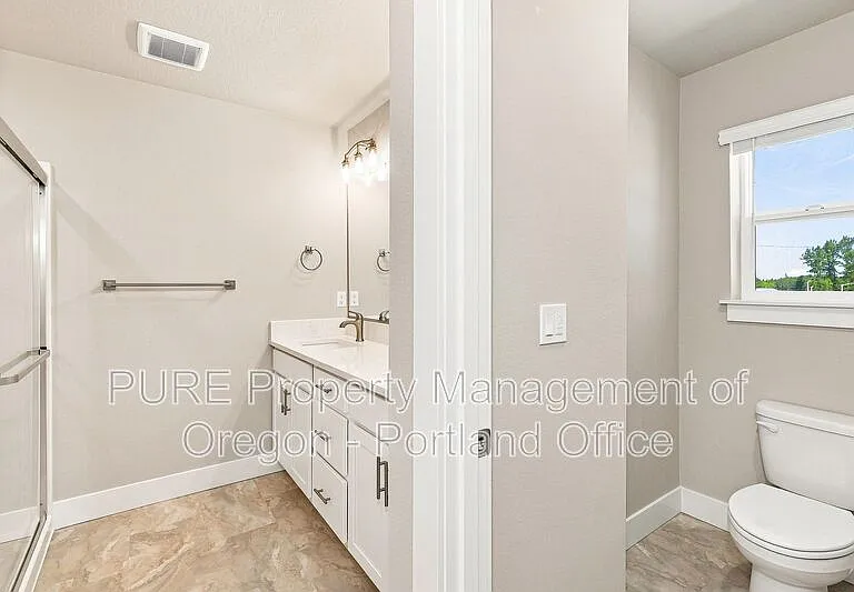 582 NE Alderwood Dr — Photo 25