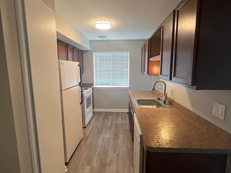 550 Rosewood St — Photo 12