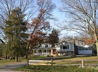 120 Clover Hill Ln, North Barrington, IL 60010