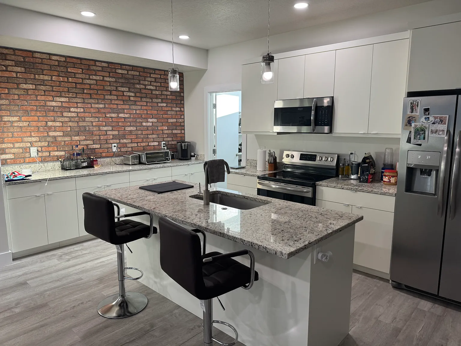 4 bed, 2.5 bath, 2450 sqft, $2,900 — Photo 3