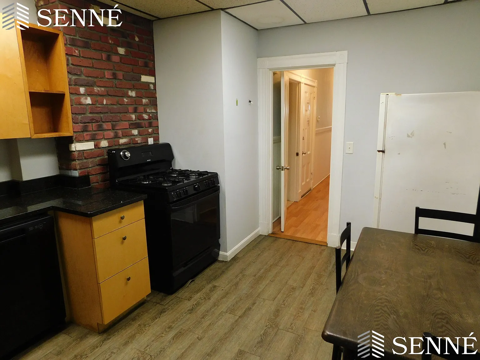 2 bed, 1.0 bath, 916 sqft, $2,800 — Photo 2