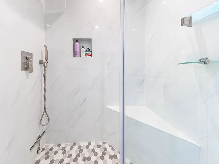 3010 Montrose Ave #26 — Photo 11