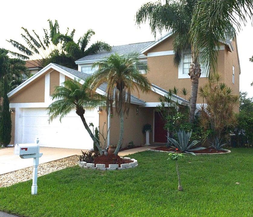 1st image of 1084 Fairfax Cir W