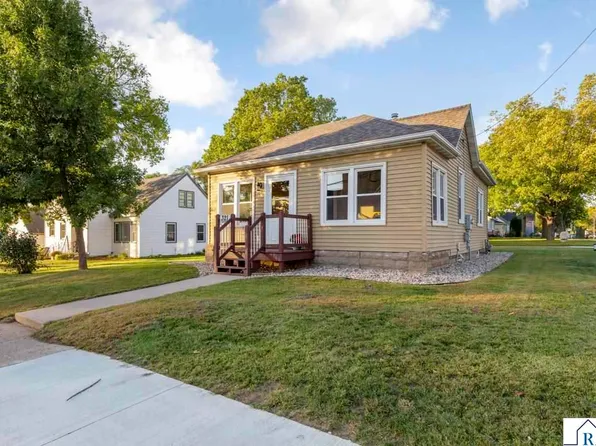 321 Oak St, Le Sueur, MN 56058