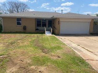 307 Elmwood Dr, Lindsay, OK 73052
